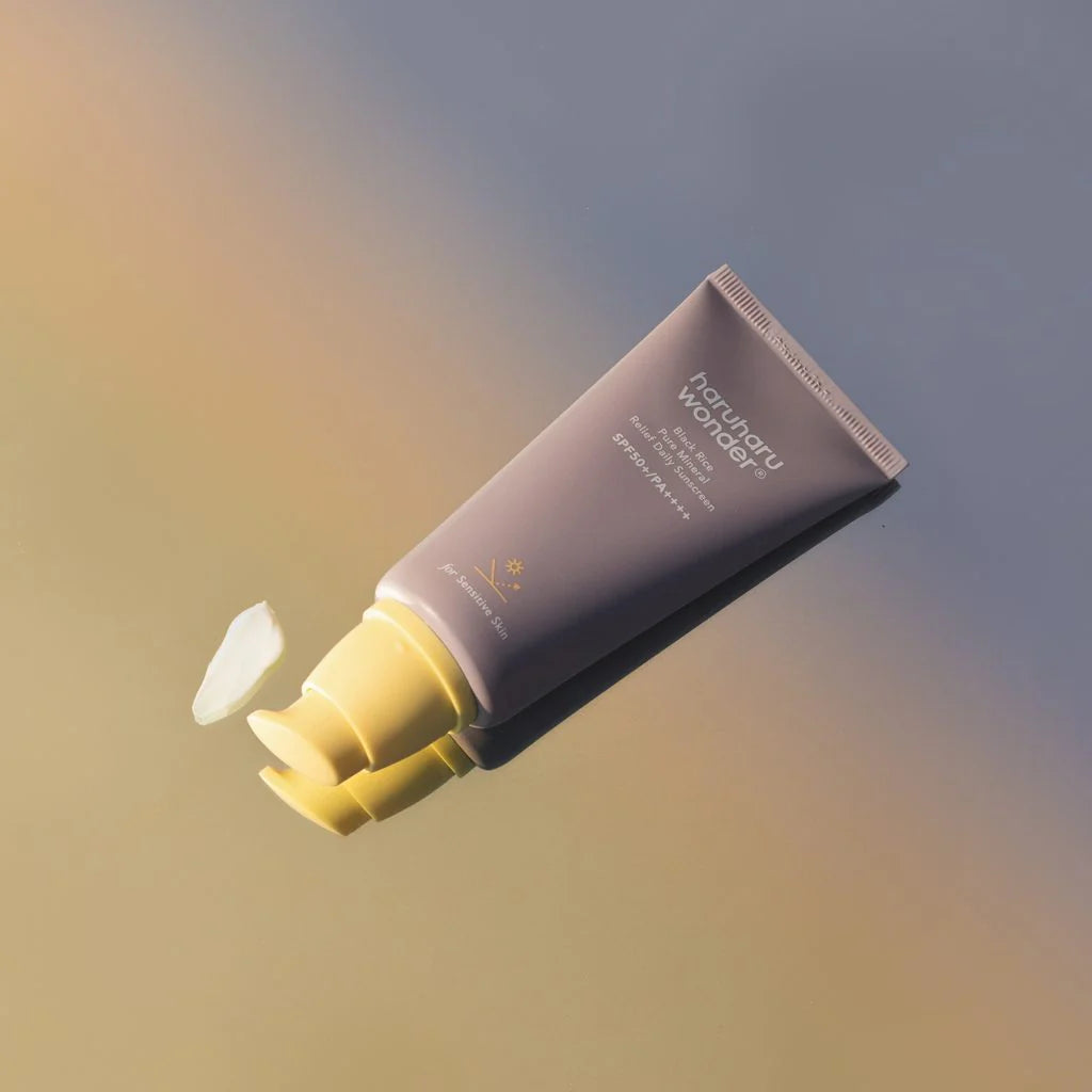 Haruharu Wonder melno rīsu tīrs minerālu nomierinošs SPF 50+ saules krēms 50 ml