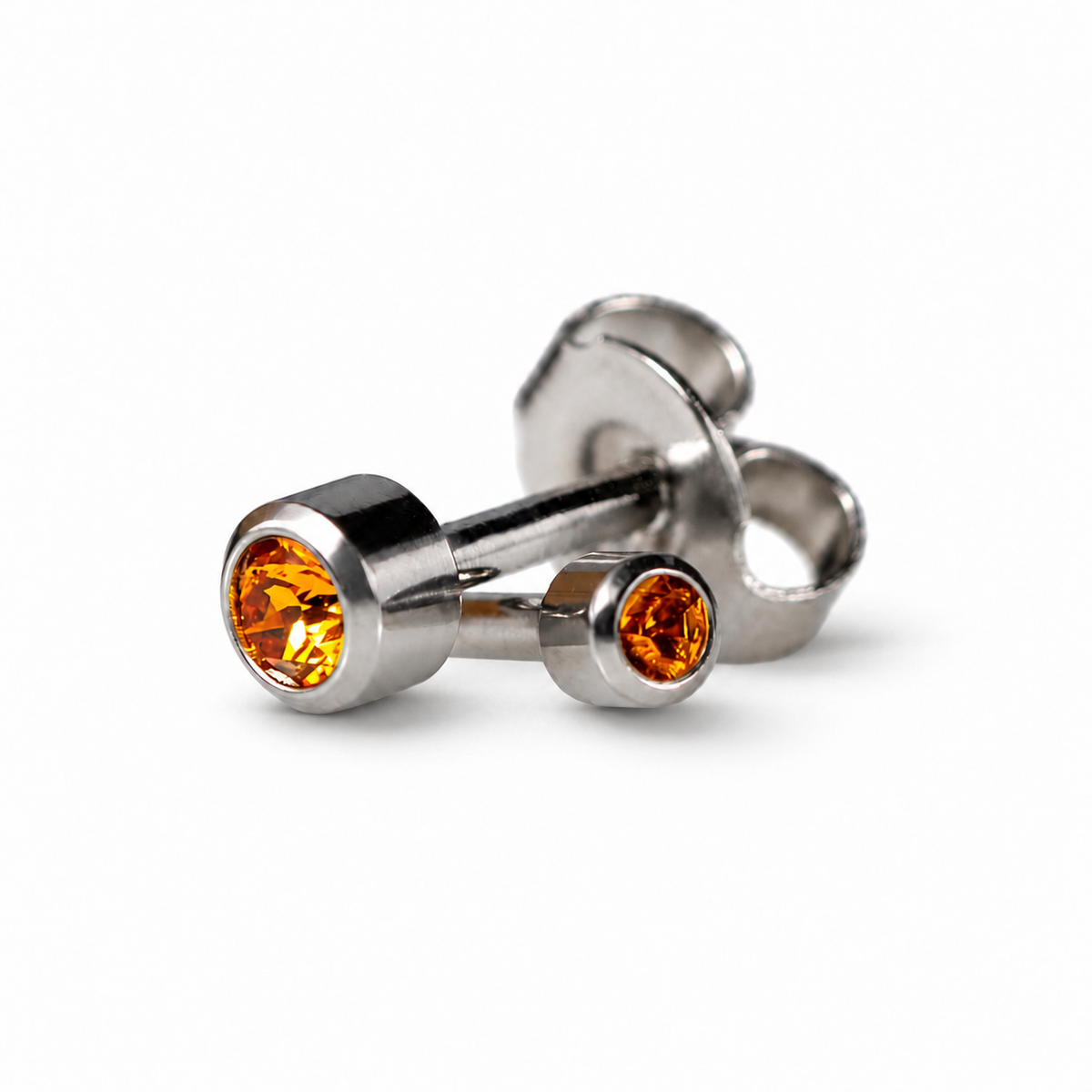 Caflon Mini Topāzs 3mm auskari-tapiņas ar oranžu akmentiņu, nerūsējošais tērauds